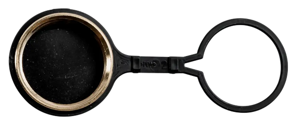 Verschlusskappe mit Haltelasche in Schwarz, hergestellt von Wolf. Rundes Design mit einem inneren Durchmesser und einer Halterung für einfache Handhabung.